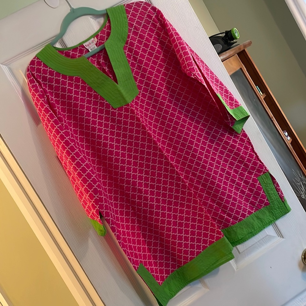 Beautiful swim cover up or shirt! Size large! Top it off brand